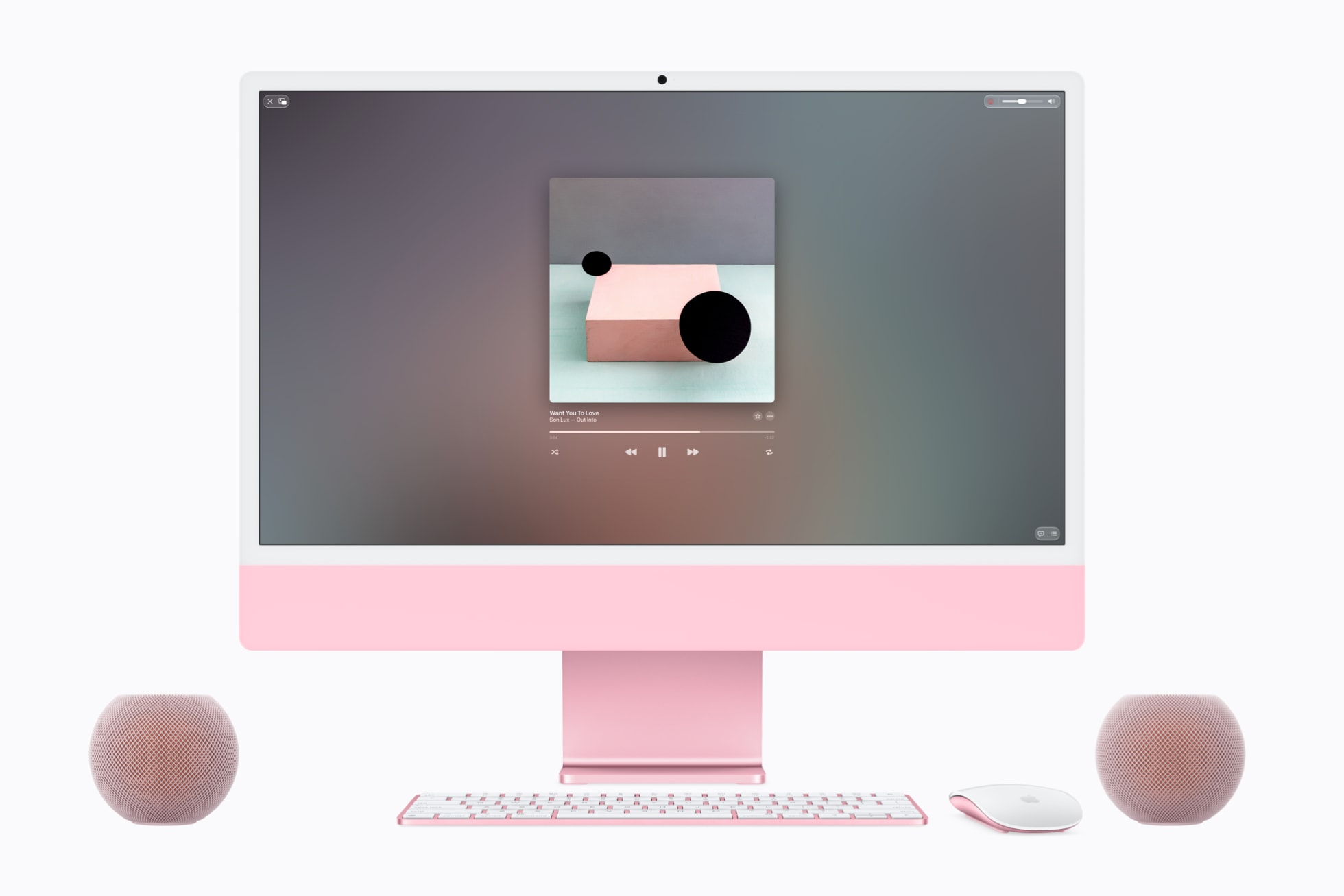 HomePod mini 2 擺放於 Mac 桌機旁作為預設電腦揚聲器輸出